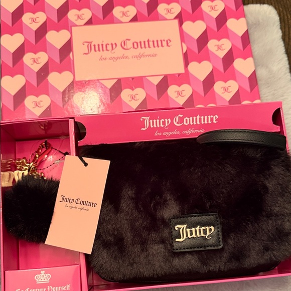 Juicy Couture Black Faux Fur Key Holder - Picture 2 of 2